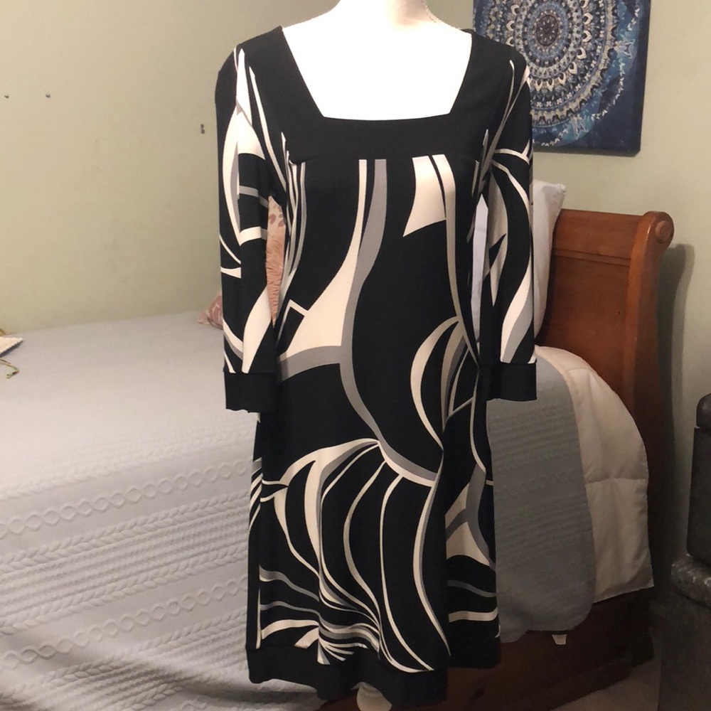 WHBM Sassy dress black/ design w/ square n…